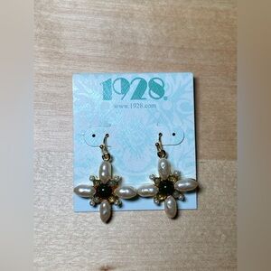 1928 Jewelry Gold Tone  Costume Pearl And Gemstone Green Stone Drop Earrings